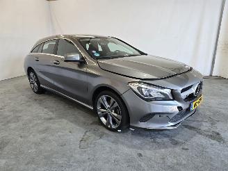 damaged passenger cars Mercedes Cla-klasse Shooting Brake 180 Prestige 2017/4