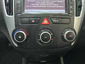 Kia Cee d 1.4 CVVT Navigator Plus Pack picture 32