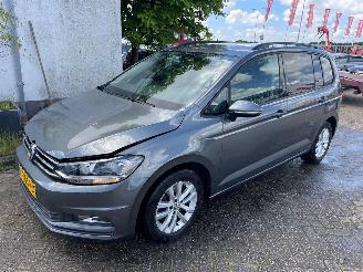 Schadeauto Volkswagen Touran 1.2tsi clima/navi/pdc v+a 2017/3