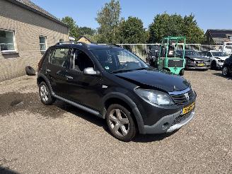 krockskadad bil auto Dacia Sandero 1.6 Stepway REST BPM €100,-!!! 2010/2
