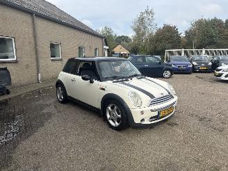 Schadeauto Mini Cooper 1.6 Cooper Pepper AUTOMAAT 2005/2