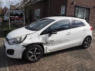 krockskadad bil auto Kia Rio 1.1 CRdi Plus Pack 2012/8