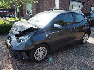 Schadeauto Toyota Aygo 1.0 VVT-i Xplay 2020/9