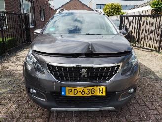 Peugeot 2008 1.2 PureTech Allure picture 2