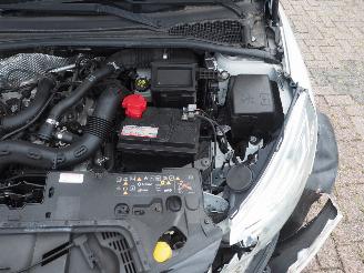 Renault Clio 0.9 TCe Limited picture 13