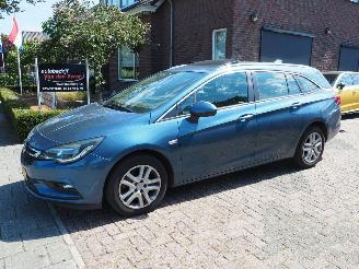 Schadeauto Opel Astra 1.6 CDTI Business+ Automaat 2016/11