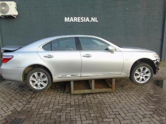Coche siniestrado Lexus LS LS (F4), Sedan, 2006 / 2017 600h 5.0 32V VVT-i 2008/8