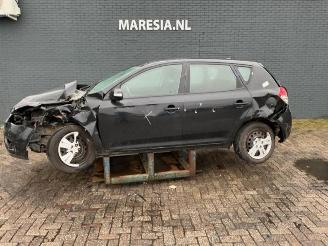 Salvage car Kia Cee d Cee'd (EDB5), Hatchback 5-drs, 2006 / 2012 1.6 CRDi 16V 2011/12