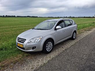 skadebil auto Kia Ceed SW 1.6 16V 2009/4