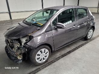 Coche accidentado Toyota Yaris Hybrid 1.5 55-KW Automaat 5drs Aspiration 2014/10