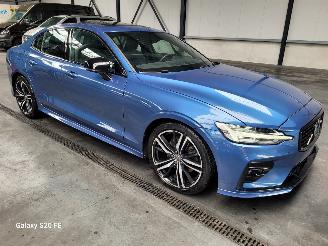 damaged passenger cars Volvo S-60 2.0 B4 145-KW Automaat R-DESIGN Panoramadak 2023/3