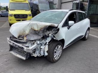demontáž osobní automobily Renault Clio Clio IV Estate/Grandtour (7R), Combi 5-drs, 2012 / 2021 0.9 Energy TCE 75 12V 2019/12