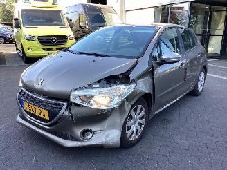 skadebil auto Peugeot 208  2013/11