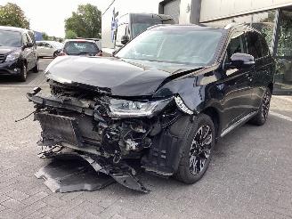 krockskadad bil auto Mitsubishi Outlander 2.0I PHEV 2015/9