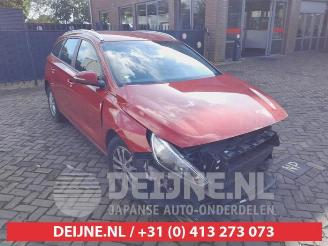Salvage car Hyundai I-30 i30 Wagon (PDEF), Combi, 2017 1.4 T-GDI 16V 2017/11