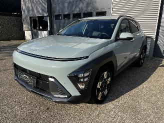 krockskadad bil auto Hyundai Kona 1.0 T-GDI CAMERA / NAVI / CRUISE / PDC 2023/11