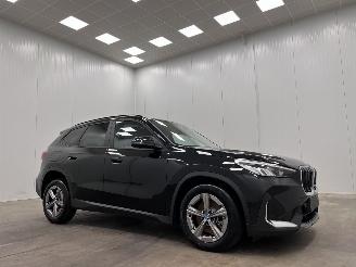 krockskadad bil auto BMW X1 xDrive 25e Panoramadak Navi Clima 2024/6