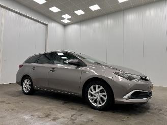 damaged passenger cars Toyota Auris Touring Sports 1.8 Hybrid Pro Panoramadak Navi Clima 2015/8