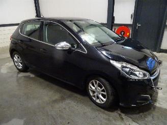 Sloopauto Peugeot 208 1.2 THP 2018/4