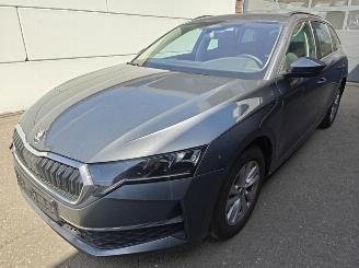 Schadeauto Skoda Octavia Combi 1.5 TSI mHEV 110 kW Ambition 2026/4