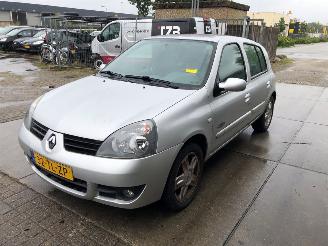Schadeauto Renault Clio  2006/11