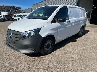 Schade bestelwagen Mercedes Vito 114 CDI 100KW NEW MODEL!! LANG KLIMA CAMERA MBUX 2900KM! 2025/11