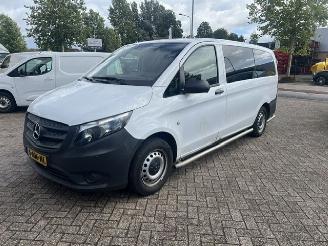 Vaurioauto  passenger cars Mercedes Vito TOURER 116 CDI 120KW PKW BRIEF 8P AUT. KLIMA AIRCO 2023/4