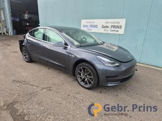 Salvage car Tesla Model 3 Model 3, Sedan, 2017 Standard RWD Plus 60 kWh 2020/9