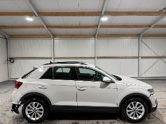 Schadeauto Volkswagen T-Roc 1.5TSI 110kW Automaat Life Business 2024/4