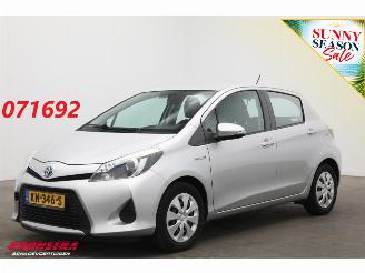 Schadeauto Toyota Yaris 1.5 Full Hybrid Aut. Aspiration Clima Cruise Camera 2013/10