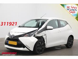 Coche accidentado Toyota Aygo 1.0 VVT-i x-play Apple/Android Airco Cruise Camera 2018/1