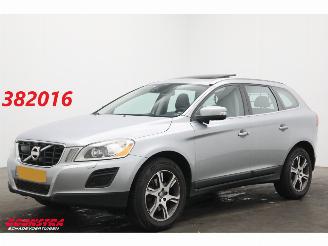 Schadeauto Volvo Xc-60 2.0 T5 Aut. Summum Pano Navi Memory Leder SHZ Camera PDC AHK 2012/8