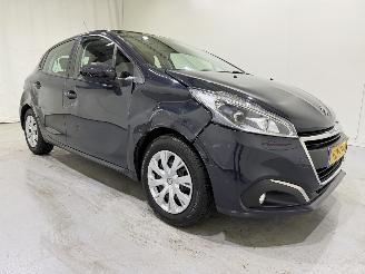 Vaurioauto  passenger cars Peugeot 208 HB 1.2 PureTech Blue Lion 2017/10