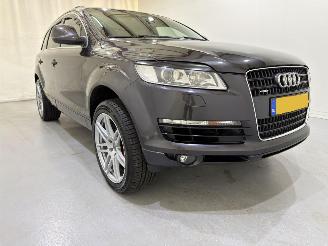 Unfallwagen Audi Q7 4.2 FSI QUATTRO 5+2 Design 2006/11