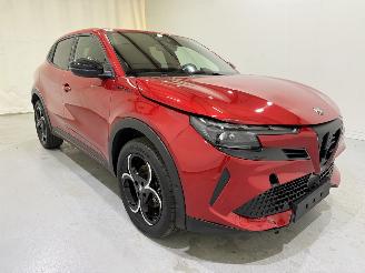 krockskadad bil auto Alfa Romeo Junior Ibrida 1.2 VGT Sport Speciale 2025/1