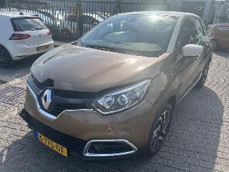 uszkodzony samochody osobowe Renault Captur 0.9 TCe  Iconic 2016/6