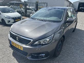 Peugeot 308 SW 1.2 PureTech picture 1
