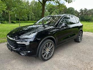 Damaged car Porsche Cayenne 3,0 Diesel Full options Lüftfederung Panorama 2016/5