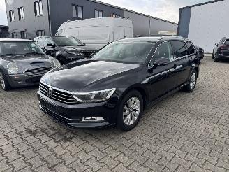 damaged passenger cars Volkswagen Passat 1.6 TDI KLIMA LED NAVI 2015/8
