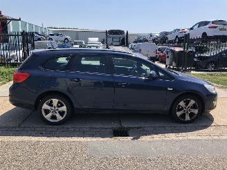 Schadeauto Opel Astra 14i 103kW E5 Automaat SPORTS TOURER 2011/4
