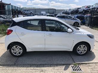 uszkodzony samochody osobowe Hyundai I-10 1.0i 49kW E6 Comfort AIRCO 2023/3