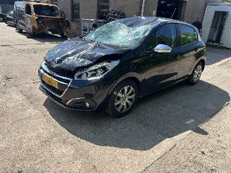 Sloopauto Peugeot 208  2016/4