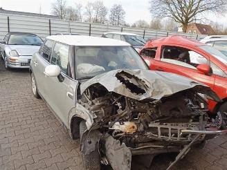 Uttjänta bilar auto Mini Cooper Mini (F55), Hatchback 5-drs, 2013 1.5 12V Cooper 2016