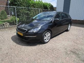 skadebil auto Peugeot 308 1.2 THP Navi Clima 6-Bak 2014/10