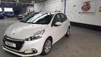 skadebil auto Peugeot 208 1.2 PureTech Active 2017/5