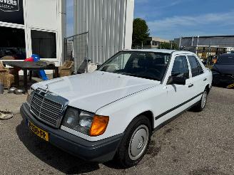 Schadeauto Mercedes E-klasse 200-500 AUTOMAAT (W124) 200 BJ 1988 141.353 KM 1988/4