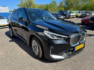 krockskadad bil auto BMW iX1 eDrive20 67 kWh 2025/3