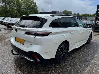 damaged passenger cars Peugeot 308 SW 1.6 AUTOMAAT  HYbrid 180 GT Pack Business 2022/11