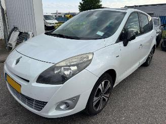 damaged passenger cars Renault Grand-scenic 1.4 TCe Bose 2011/8
