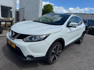 Damaged car Nissan Qashqai 1.2 Tekna 2014/9